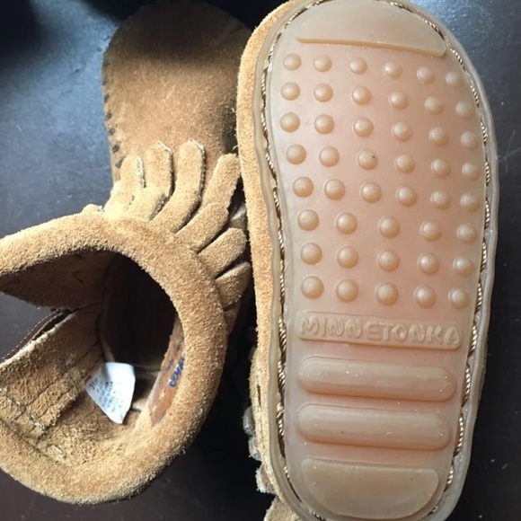 Minnetonka Size 1 Moccasin Boots - Picture 4 of 6